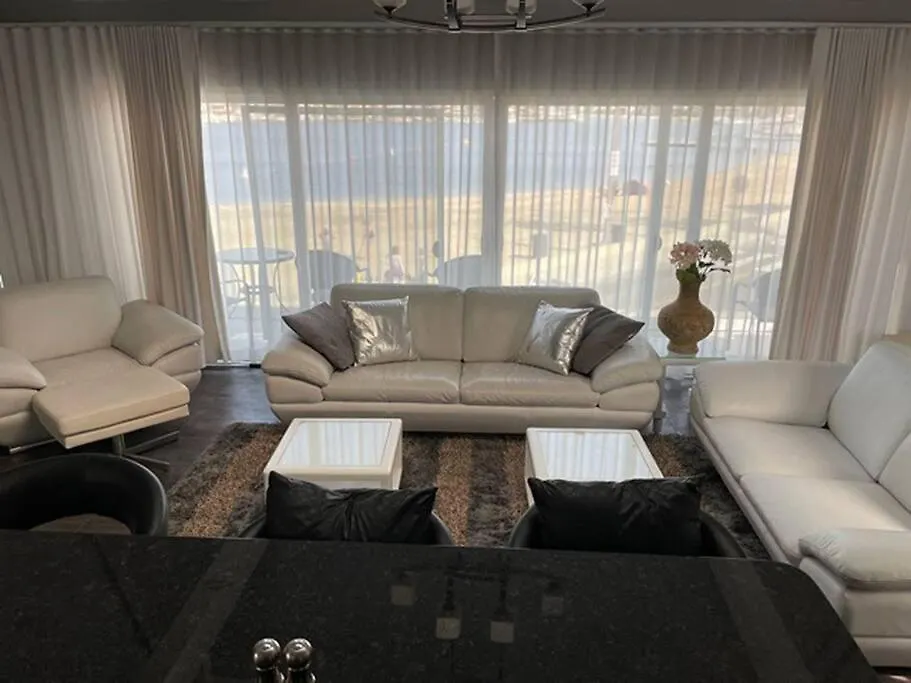 Elegant With Spectacular View & Steps To So Much. Apartment Long Beach