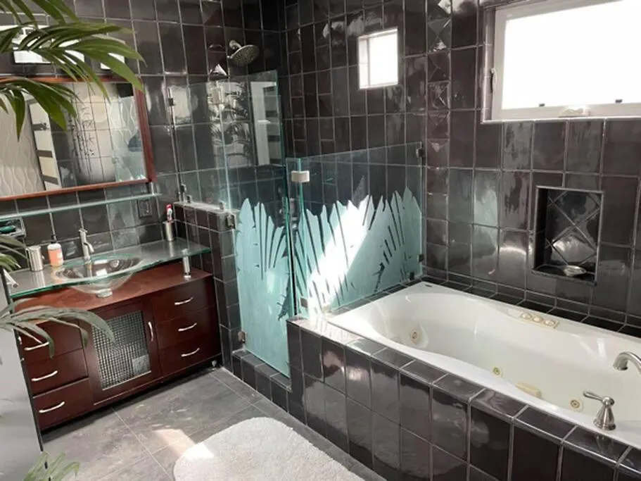 Elegant With Spectacular View & Steps To So Much. Apartment Long Beach United States