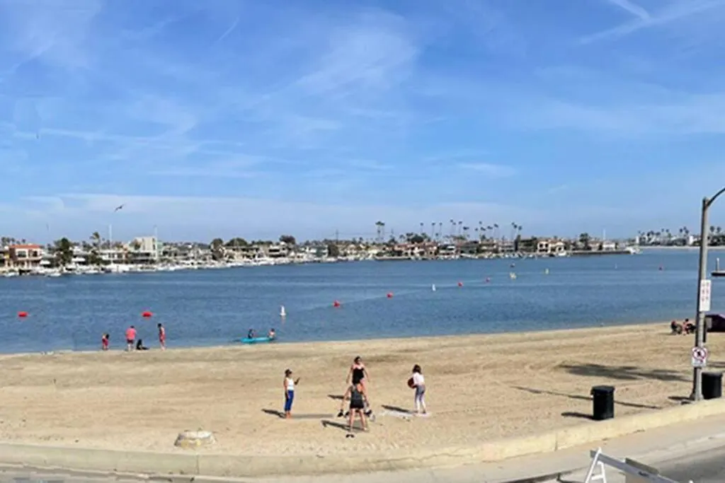 Elegant With Spectacular View & Steps To So Much. Apartment Long Beach