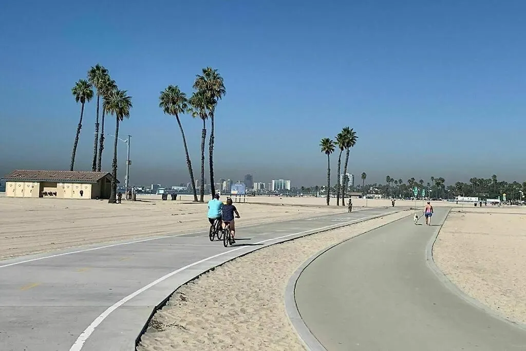 Elegant With Spectacular View & Steps To So Much. Apartment Long Beach United States